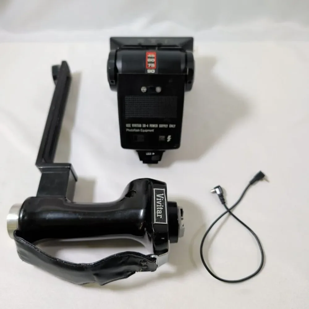 Vivitar Auto Thyristor 283 Flash w/ Bracket Sensor Adapter & Sync Cable PARTS